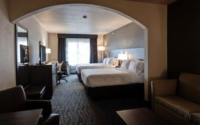Holiday Inn Express & Suites Manhattan By IHG