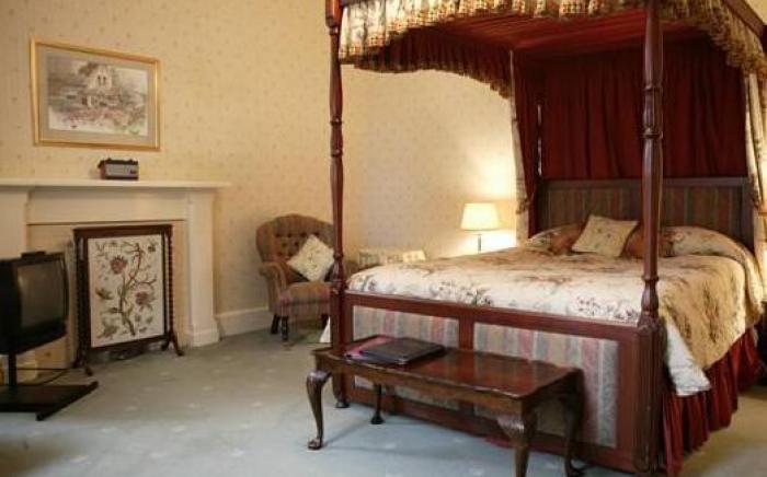 Glengarry Castle Hotel