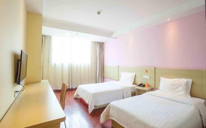 7 Days Inn Zhoukou Qiyi Road Municipal Government