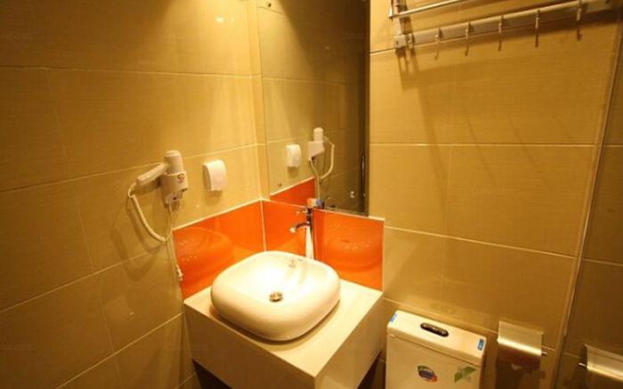 7 Days Premium Guilin Liangjiang Sihu Central Plaza