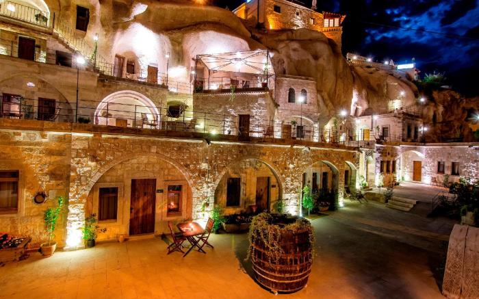 Hera Cave Suites