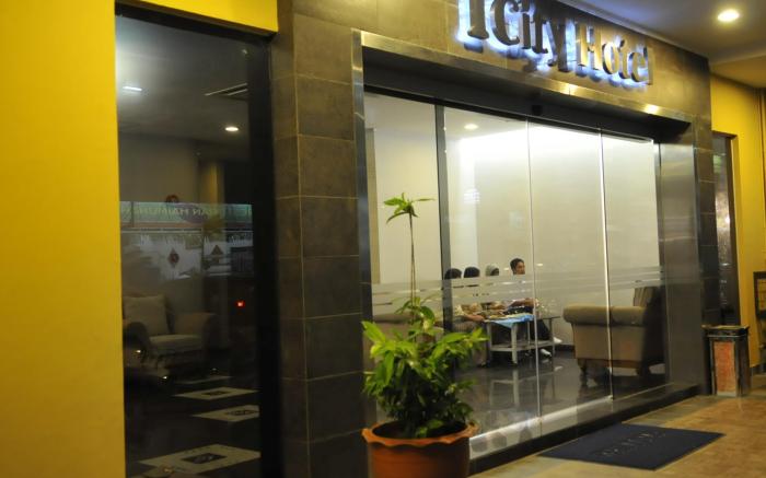 1 City Hotel 