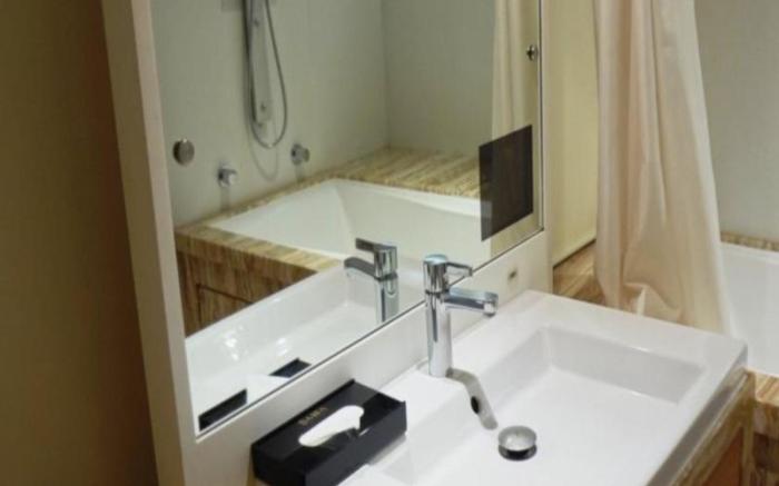 Bawa Continental Hotel