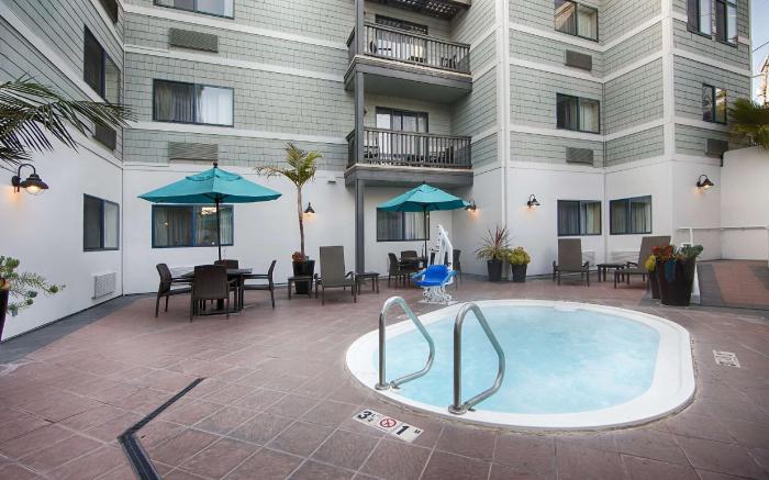 Best Western PLUS All Suites Inn