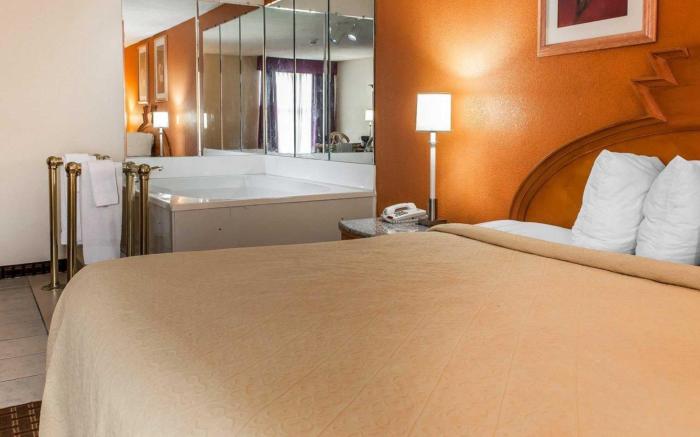 Quality Inn & Suites Shelbyville I-74