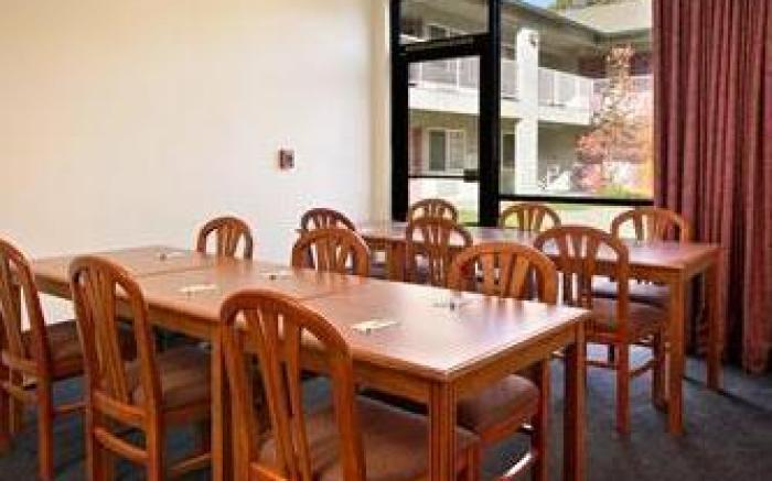 Creekside Inn & Suites
