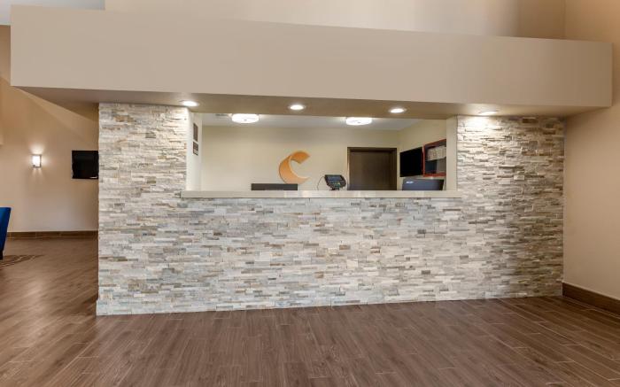 Comfort Inn and Suites Surprise Near Sun City