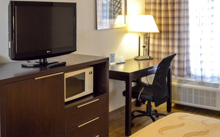 Quality Inn Near Six Flags Discovery Kingdom-Napa Valley
