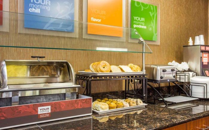 Comfort Inn & Suites at Stone Mountain