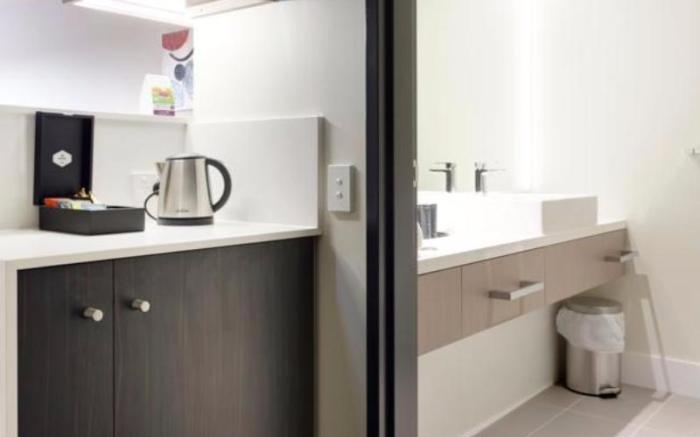 Calamvale Hotel Suites and Conference Centre