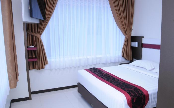 Ideas Hotel Ibrahim Adjie