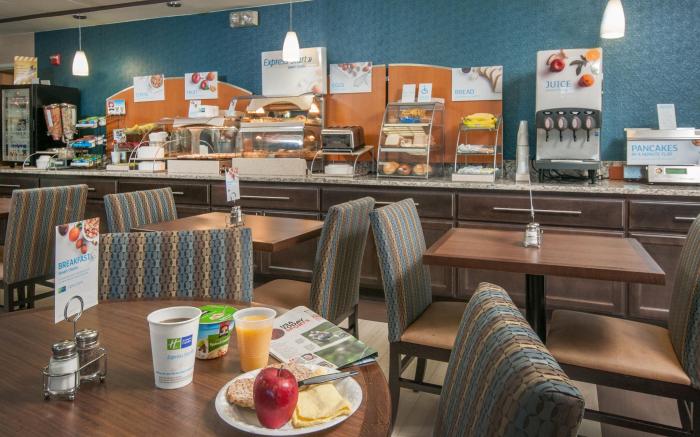 Holiday Inn Express Hotel & Suites San Antonio - Rivercenter Area By IHG