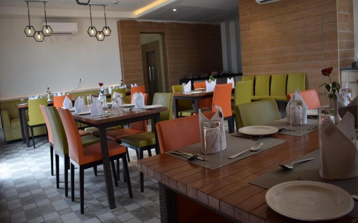 Hotel Deep Clarks Inn Lucknow