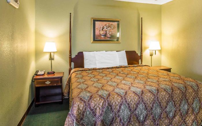 Rodeway Inn & Suites