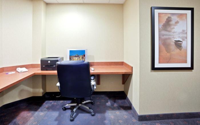 Holiday Inn Express Hotel & Suites Seaside Convention Center By IHG