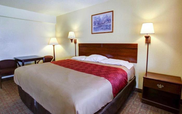 Econo Lodge San Marcos University Area