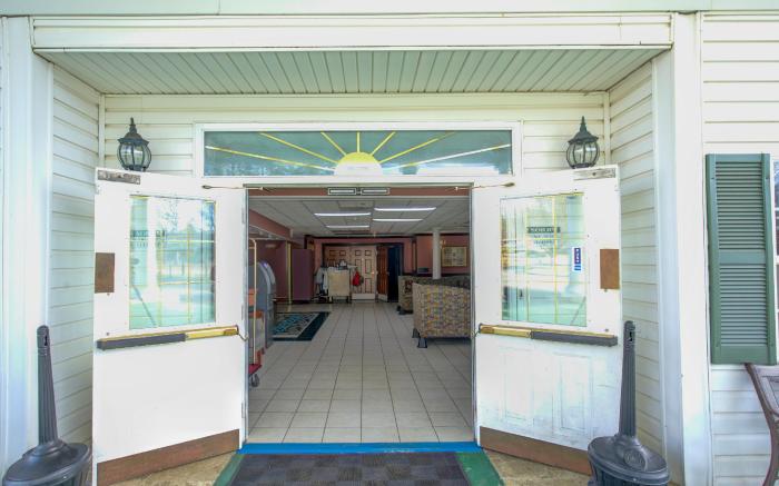 Plantation Inn & Suites Near Locust Grove I 75