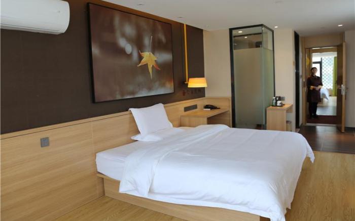 IU Hotel Nanchang West Railway Metro Station