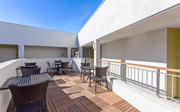 Holiday Inn Express West Los Angeles By IHG