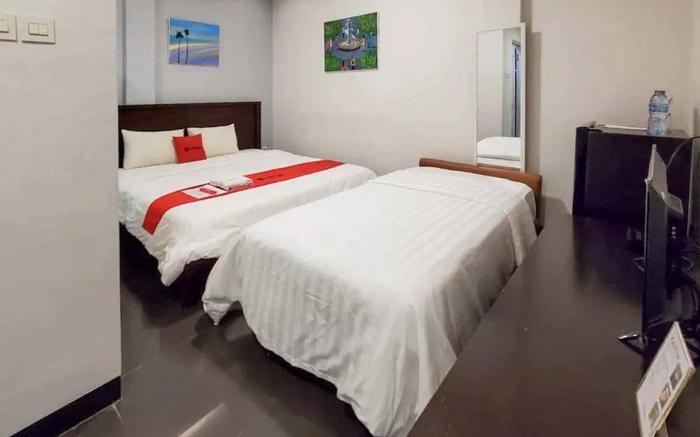 RedDoorz Plus near Taman Ismail Marzuki