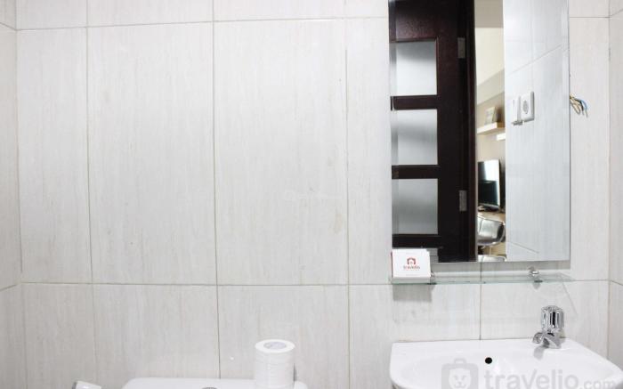 Deluxe Studio Room @ Tamansari La Grande Apartment By Travelio