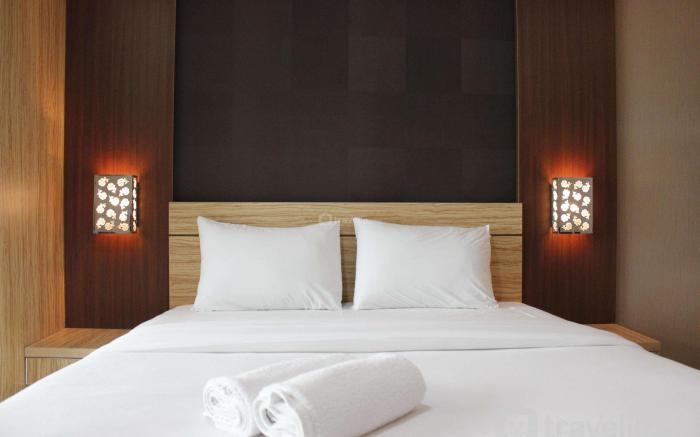 Deluxe Studio Room @ Tamansari La Grande Apartment By Travelio