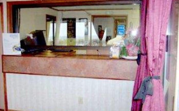 Budgetel Inn & Suites