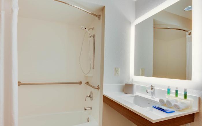 Holiday Inn Express & Suites Orlando International Airport By IHG