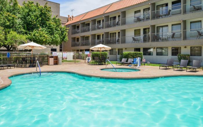 Holiday Inn Express Palm Desert By IHG