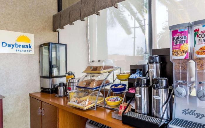 Days Inn by Wyndham Los Angeles Stadium Area/LAX 