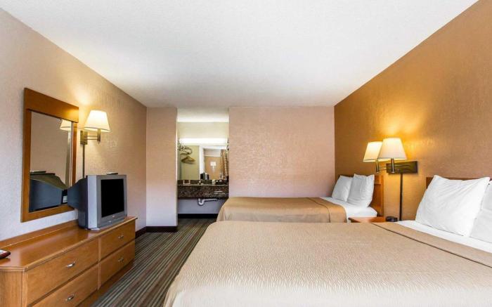 Econo Lodge Inn & Suites Near Bricktown