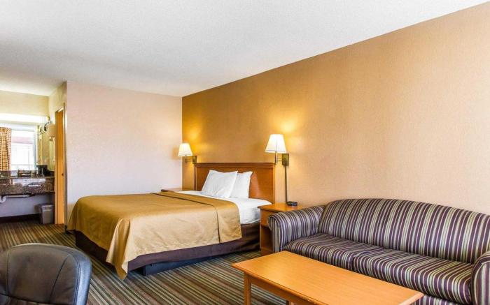 Econo Lodge Inn & Suites Near Bricktown