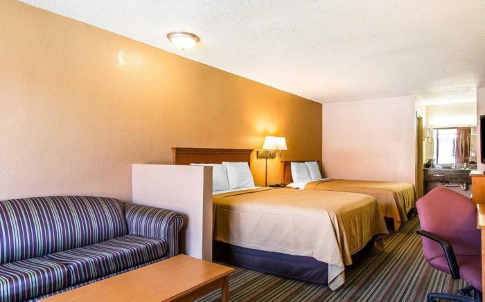 Econo Lodge Inn & Suites Near Bricktown