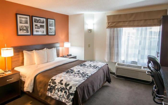 Clarion Inn & Suites DFW North