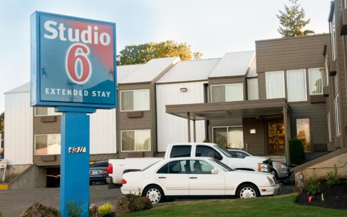 Studio 6 Portland, OR