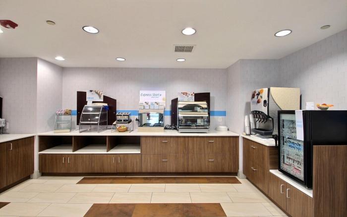 Holiday Inn Express Hotel & Suites Milwaukee Airport By IHG