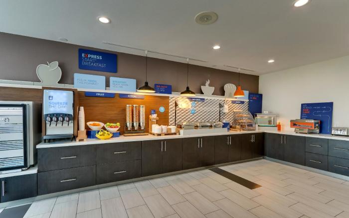 Holiday Inn Express Lake Worth NW Loop 820 By IHG