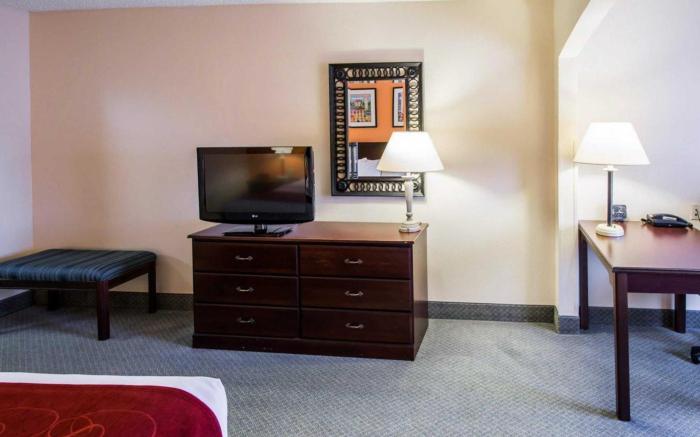 Comfort Suites Airport
