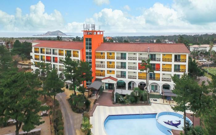 Whinstone Hotel and Resort