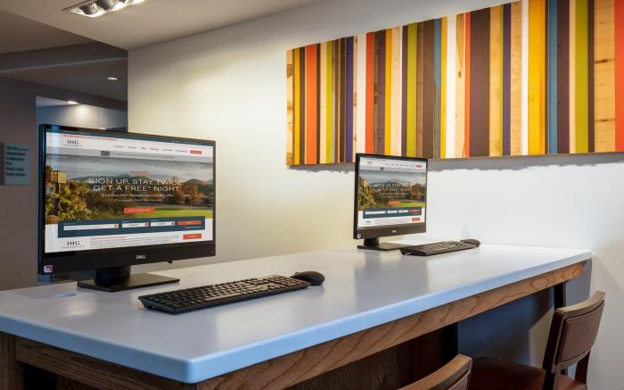 Holiday Inn Express And Suites Beloit By IHG