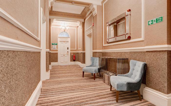 Liverpool Aigburth Sefton Park Hotel By Belvilla