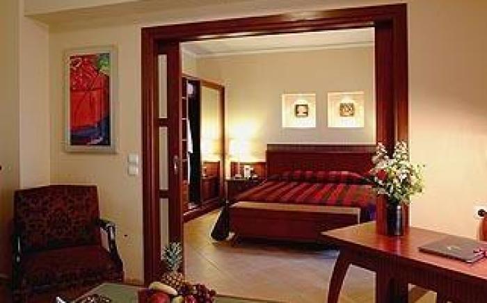 Theartemis Palace