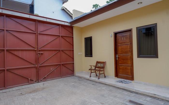 RedDoorz near Living Plaza Purwokerto