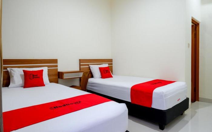 RedDoorz near Living Plaza Purwokerto