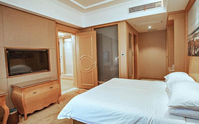 Vienna Hotel Jiangxi Jiujiang Xiushui Bus Station