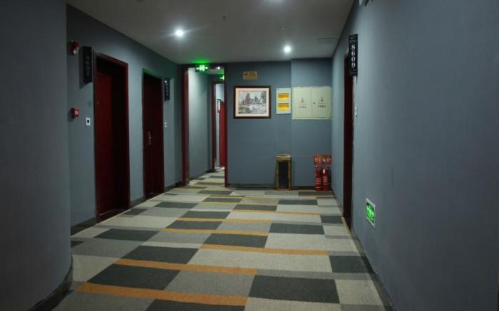 Shell Xinyang Huangchuan Country Railway Station Hotel