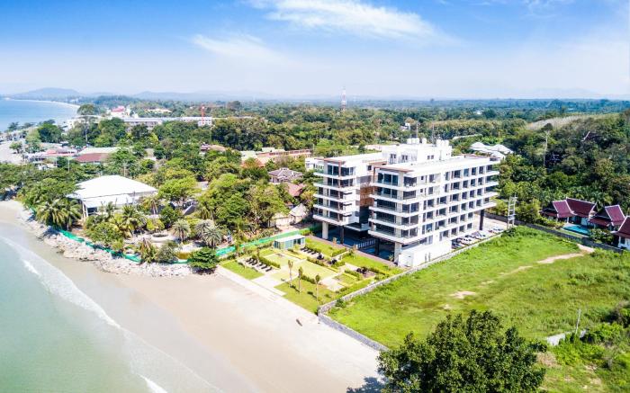 Escape Condominiums Beachfront Suite Studio - E156