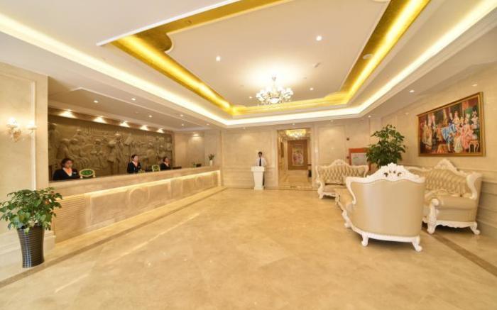 Vienna Hotel Zhangzhou Jiaomei Wanyi Square