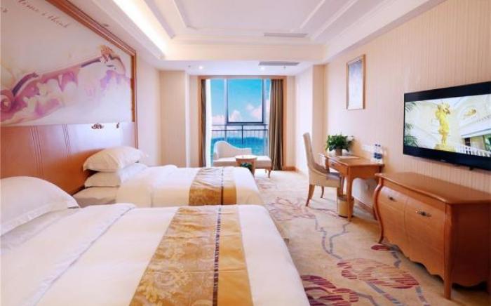 Vienna International Hotel Shandong Yantai FTA Jinshatan Xingyi Square