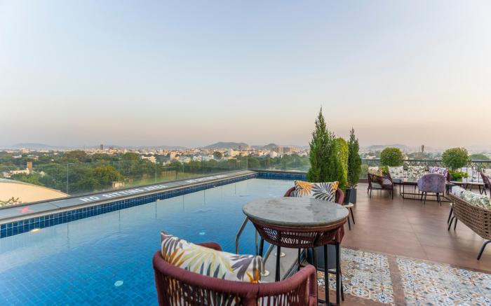 Raghu Mahal Hotel and Flames Restaurant